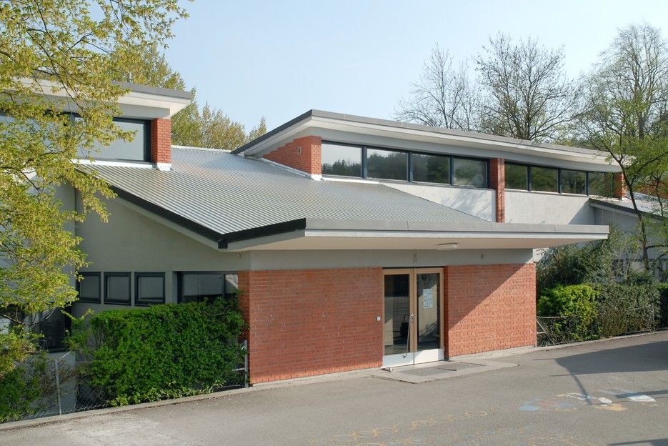 Fural Referenz Schulhaus Untermoos Zürich Sanierung Metalldach
