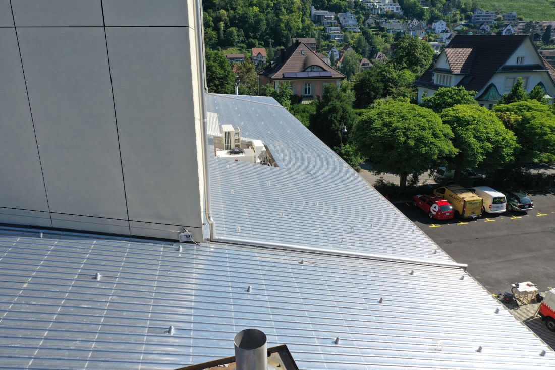 Blitzschutz auf Metalldach